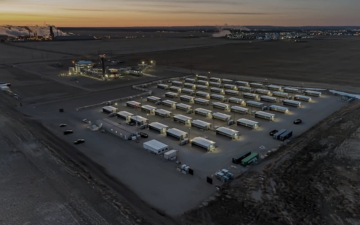 Canada Medicine Hat — 67 MW air-cooled mobile container farm in Alberta